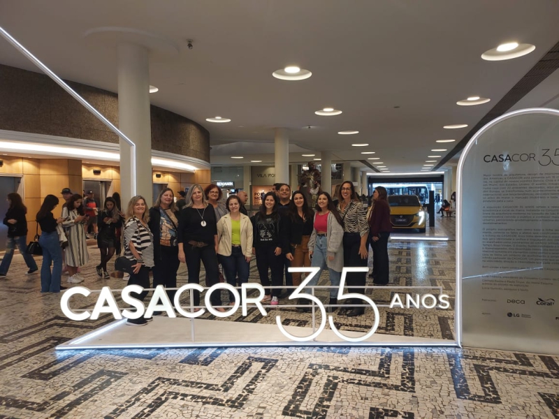 Profissionais visitam a CASA COR 2022 em São Paulo